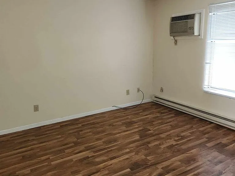 915 W Hill Ave — Photo 7