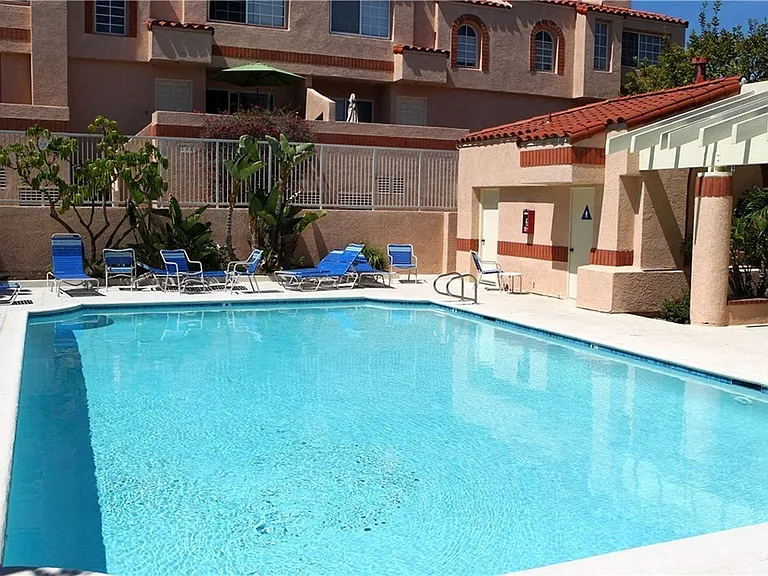 3101 Plaza Del Amo — Photo 1