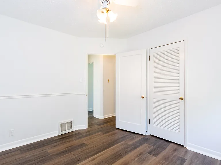 9046 Southview Ln — Photo 12