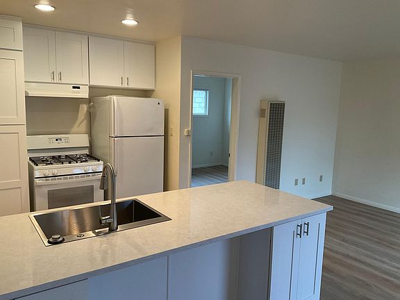 5th image of 825 Ida Ave