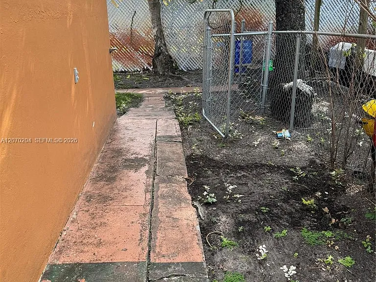 1018 N 17th Ct #2B — Photo 2