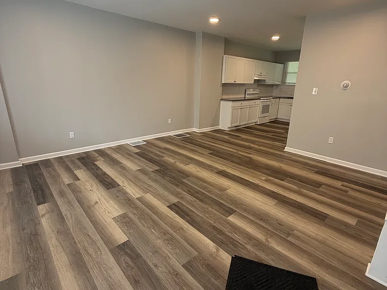 2506 W 4th St — Photo 2