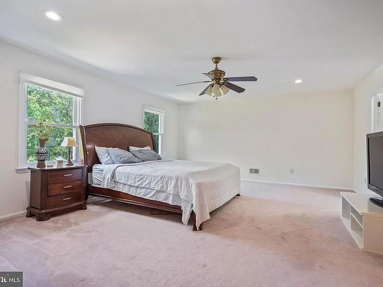 5 Robert Dr — Photo 21
