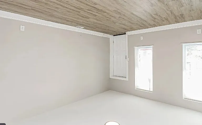 2520 Ingersoll St — Photo 3