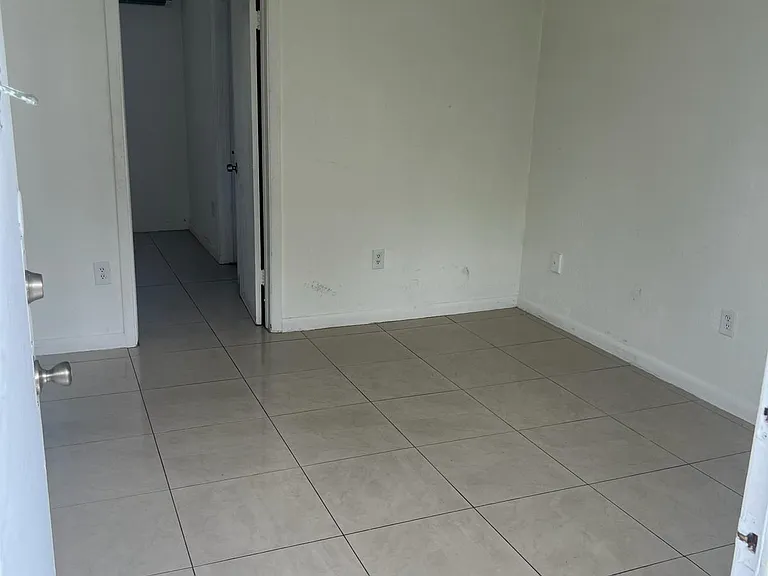 1063 NW 3rd St #1 — Photo 9