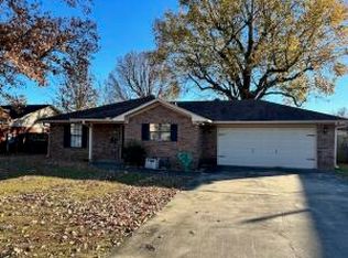 1528 E 14th St, Russellville, AR 72802