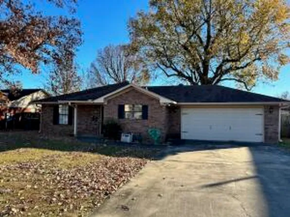 1528 E 14th St, Russellville, AR 72802