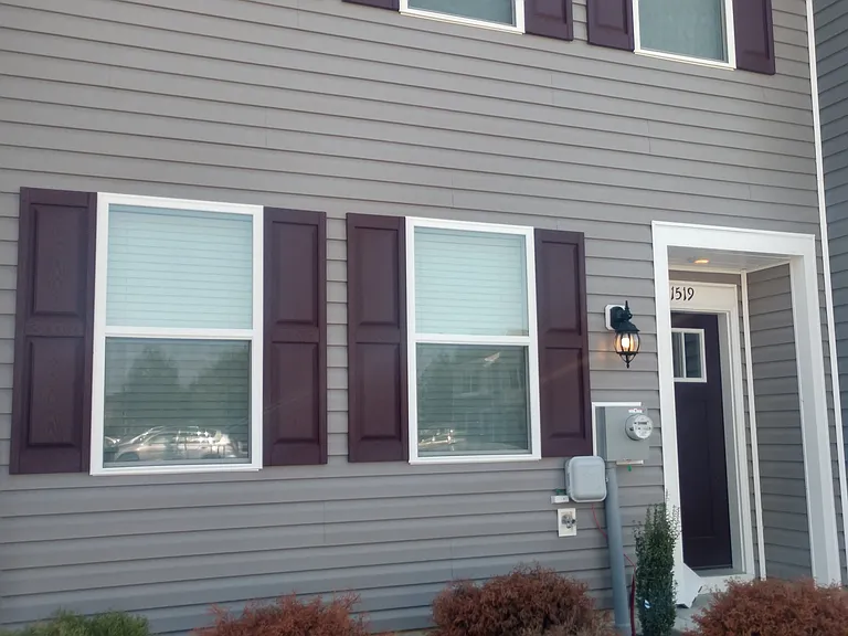 1519 Avon Way — Photo 2