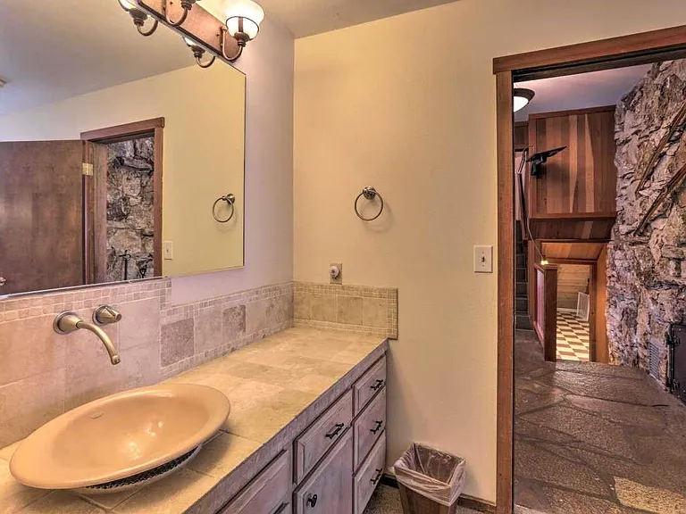 708 Clayton Way — Photo 17