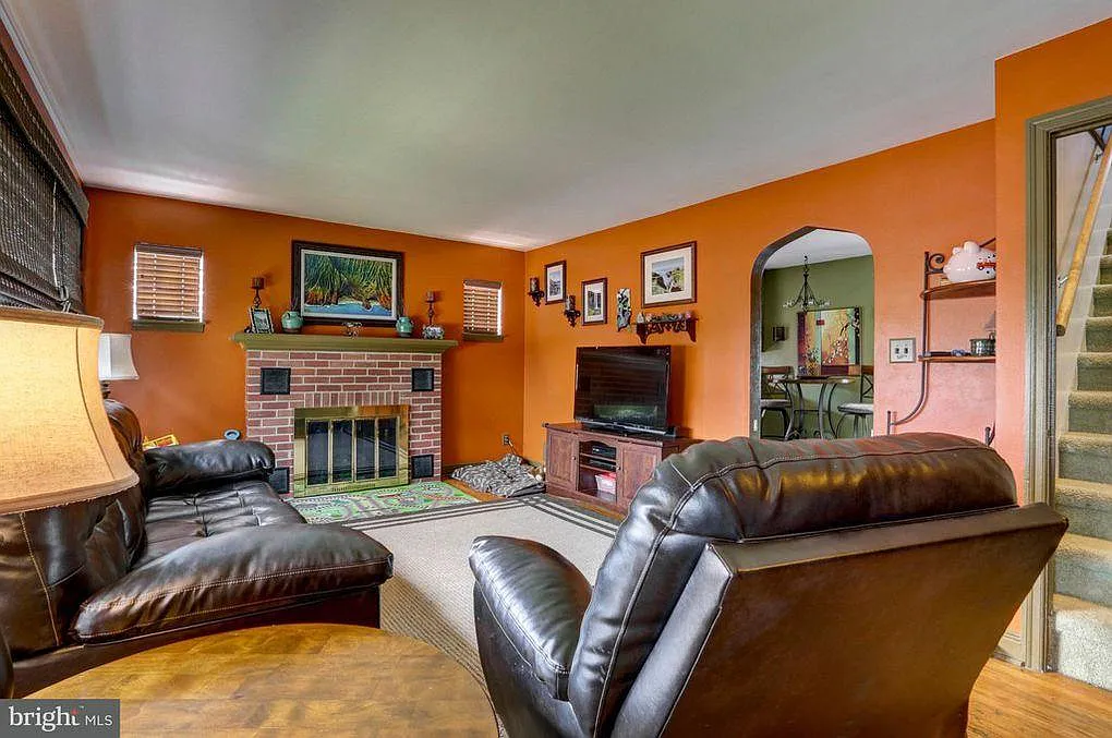 108 W Maple St photo 1