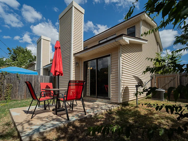 2640 Gwendolyn Ln #B — Photo 24