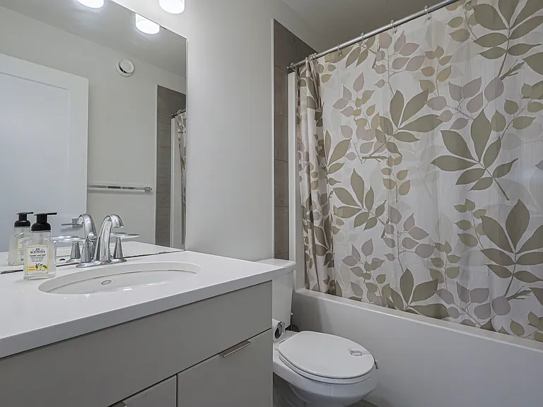 1704 Keene Cres SW — Photo 30