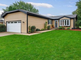 924 Cumberland Ct, Carol Stream, IL 60188