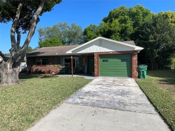 39203 3rd Ave, Zephyrhills, FL 33542