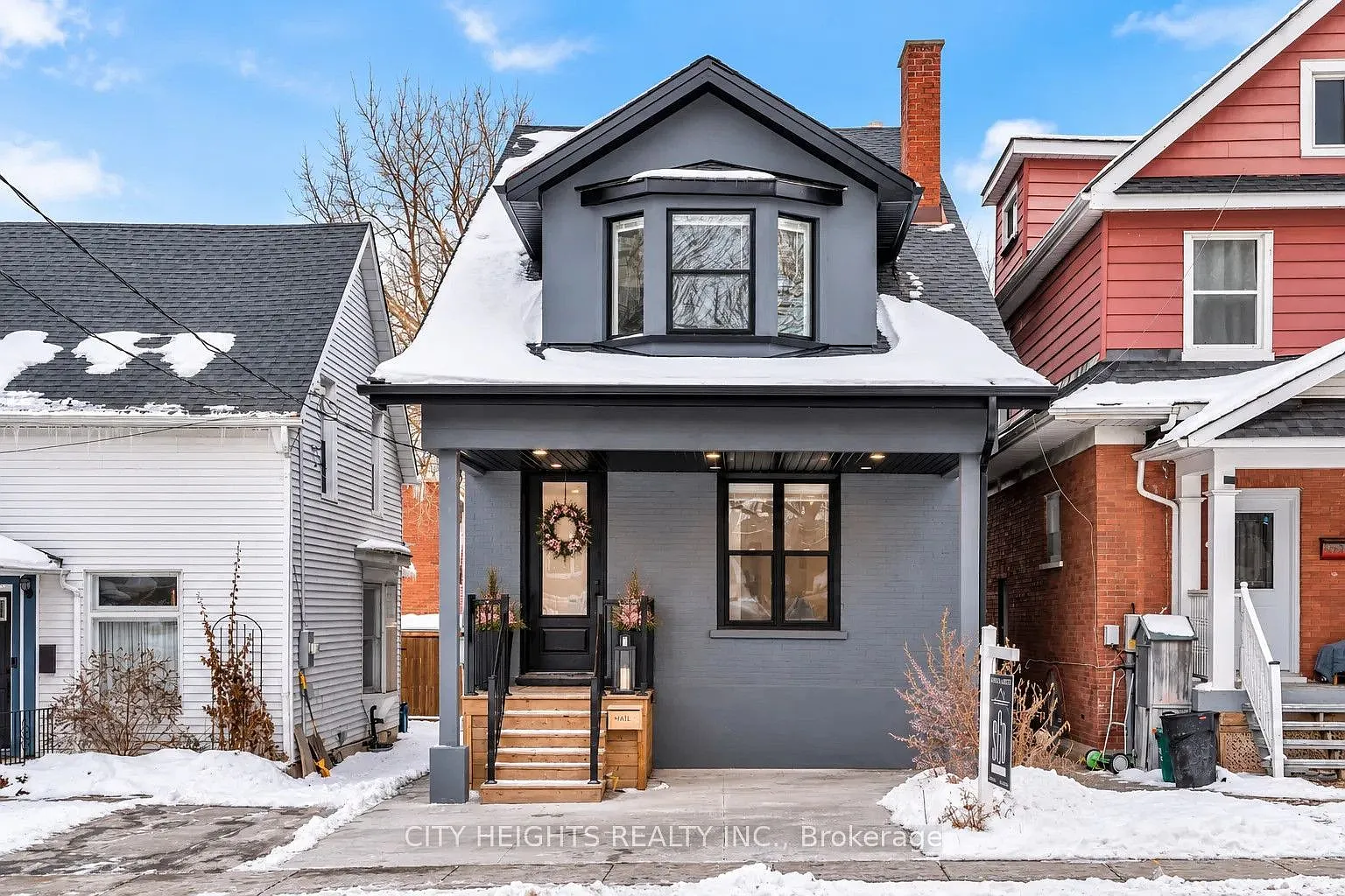 4 bed, $2,400 — Photo 1