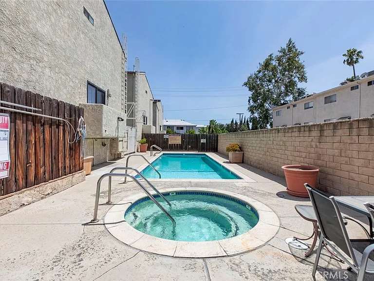 7409 Woodman Ave — Photo 40