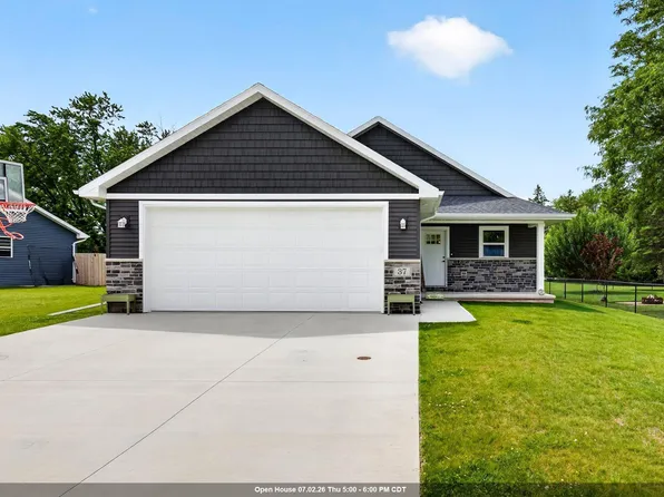 37 Ash Grove Pl, Kaukauna, WI 54130