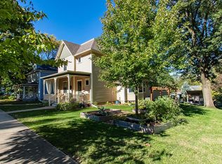 411 2nd St NW, Mount Vernon, IA 52314