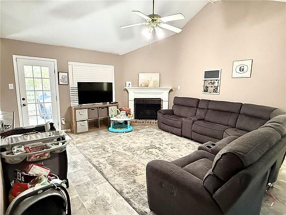 3rd image of 1772 Woodmont Dr