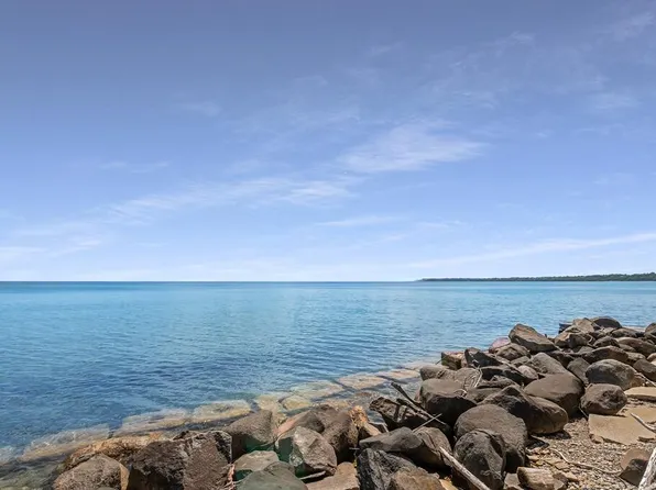7210 North Beach DRIVE, Fox Point, WI 53217