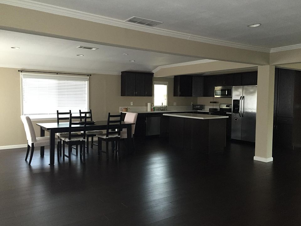 2nd image of 1028 E Collins Ave