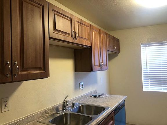 2nd image of 200 W Chestnut St #207