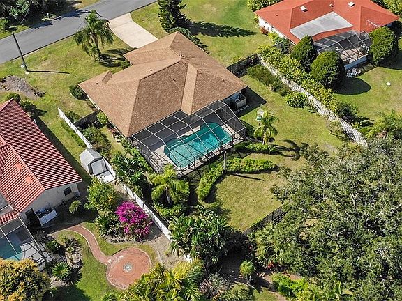 4th image of 420 S Shore Dr