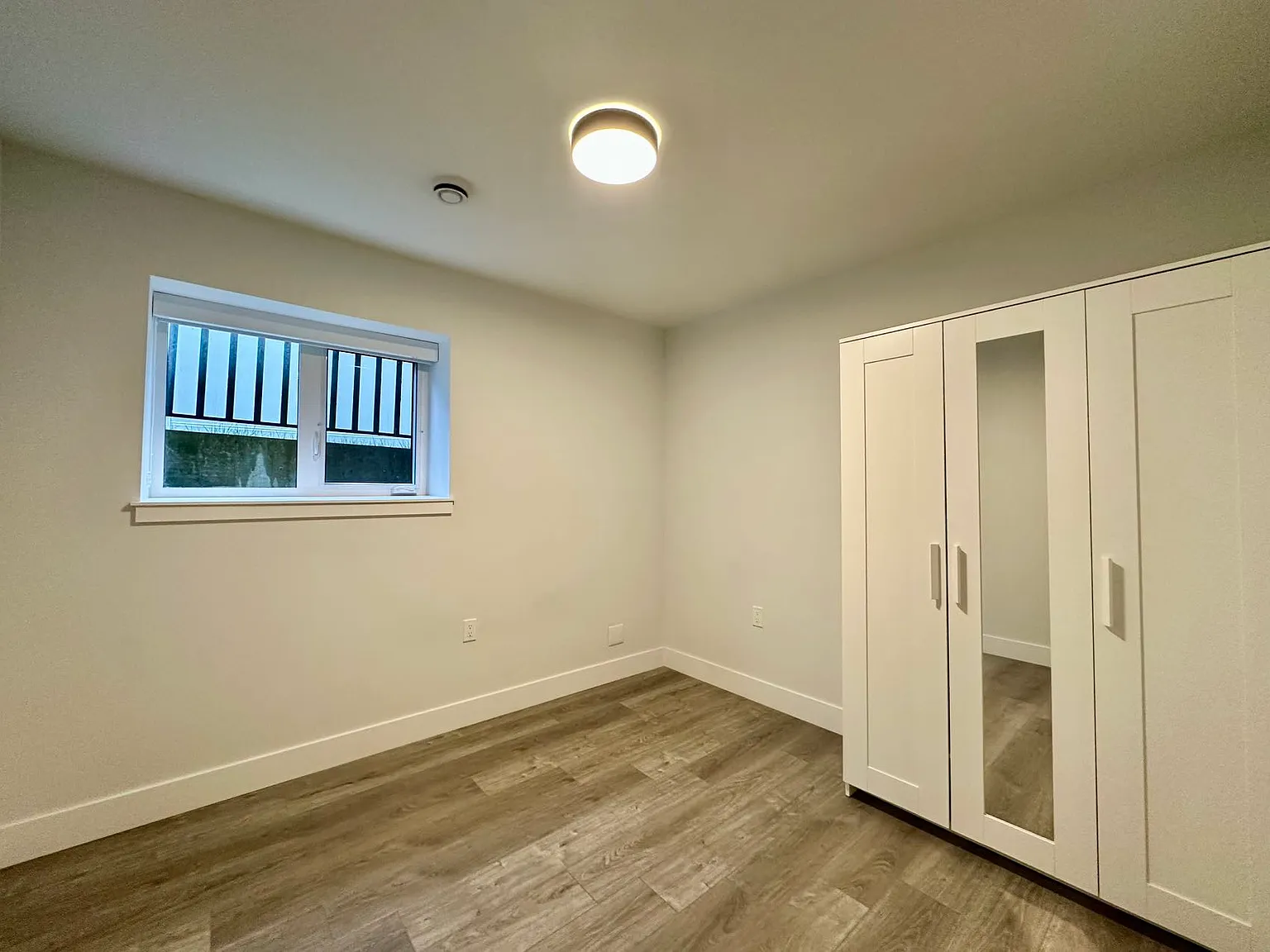 2 bed, 670 sqft, $2,200 — Photo 3