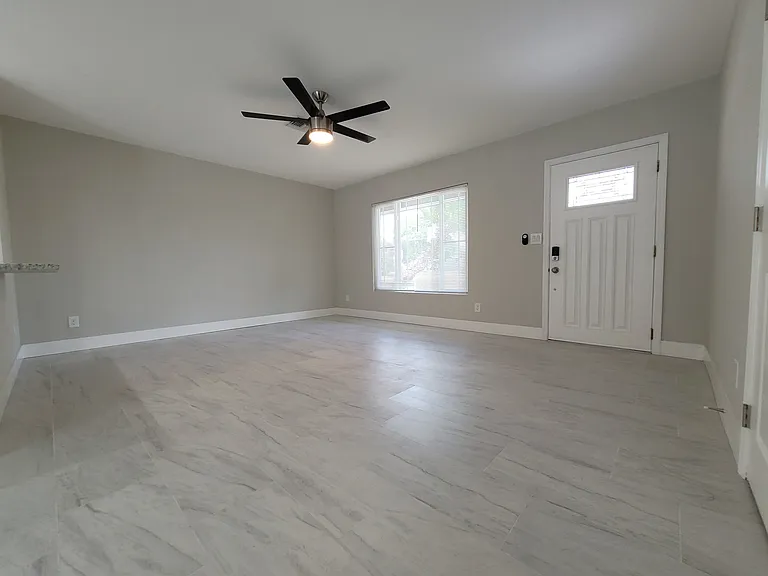 4659 Helena St NE — Photo 4