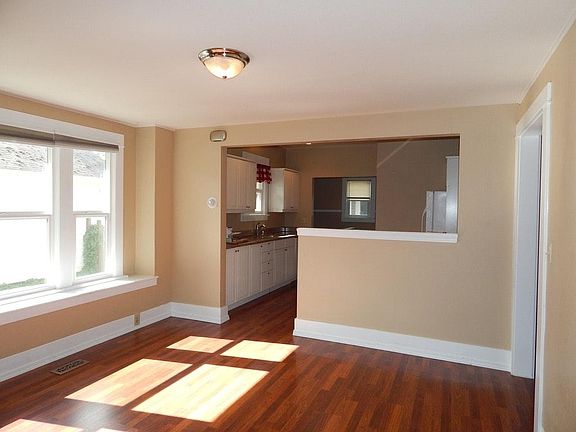 2nd image of 2210 Lombard Ave #A