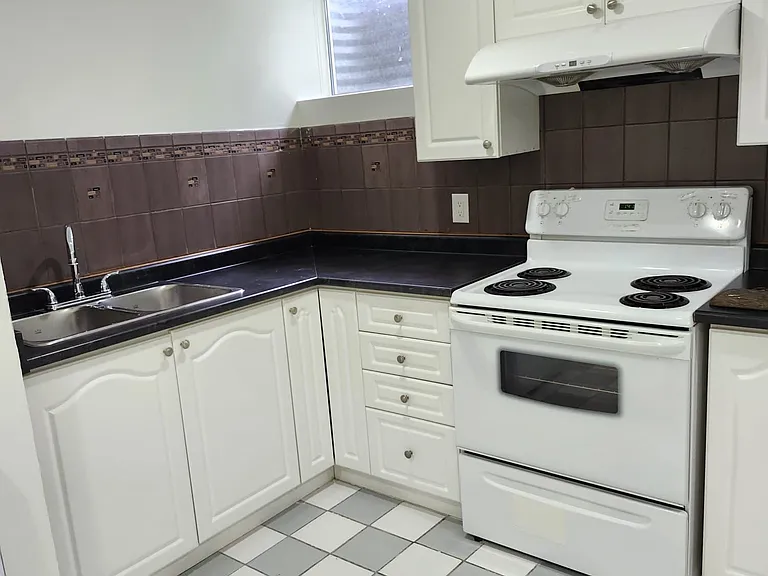 101 Bathgate Dr #BASEMENT — Photo 7