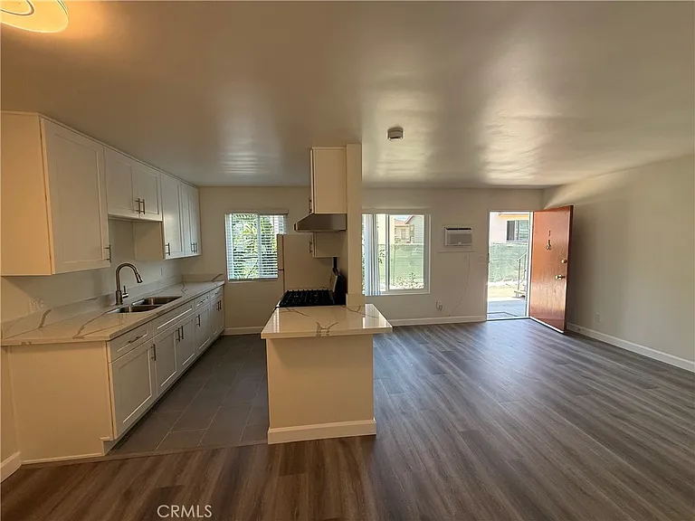 1420 Benito Ave #1 — Photo 4