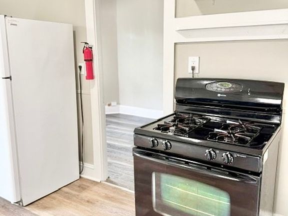 4th image of 161 Montgomery St APT 4