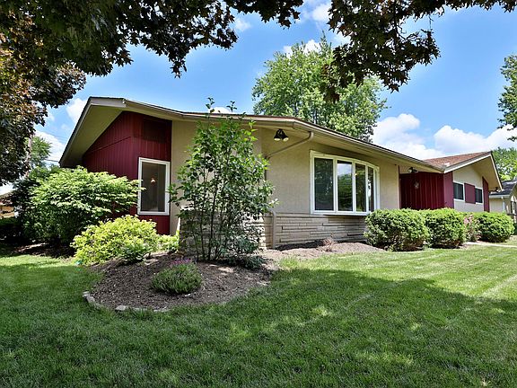 2nd image of 1000 Meadowview Dr