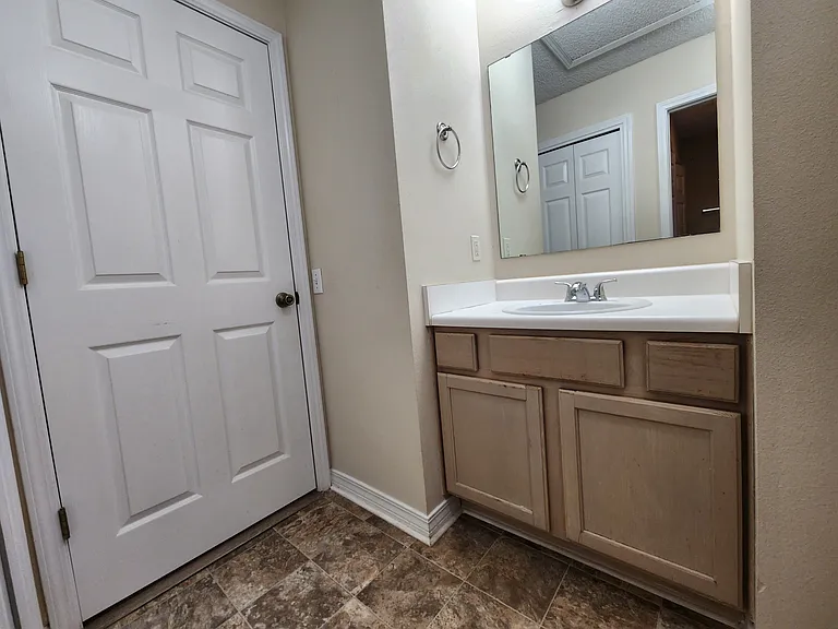 9580 Cobblebrook Dr — Photo 10