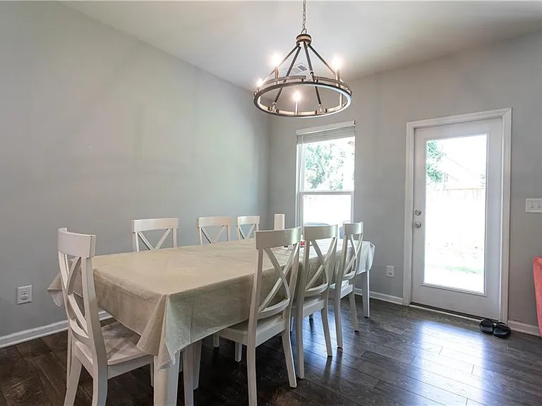 302 Pebblestone Ln — Photo 8
