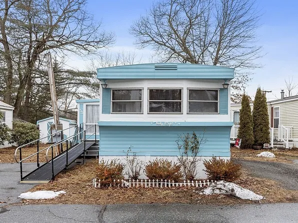 38 Mobile Ave, Chelmsford, MA 01824
