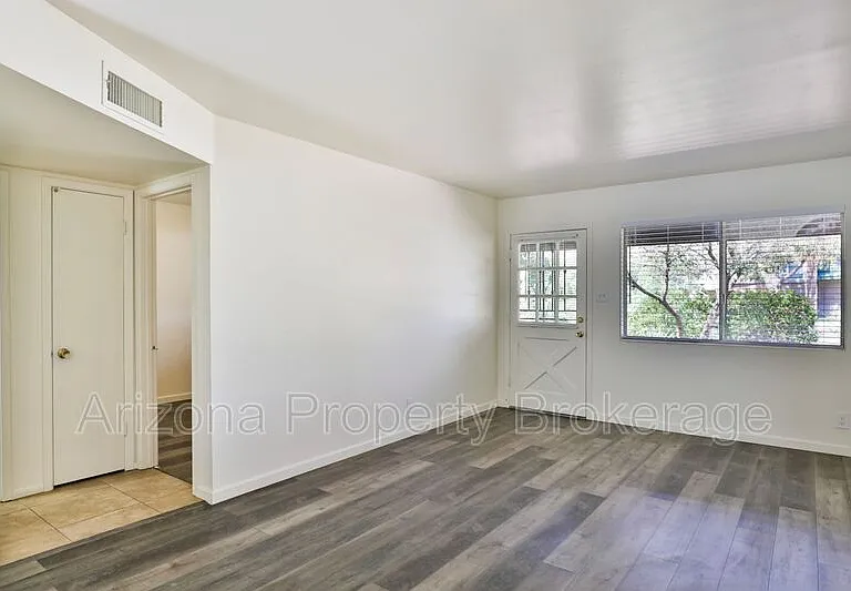 2323 S College Ave #5 — Photo 6
