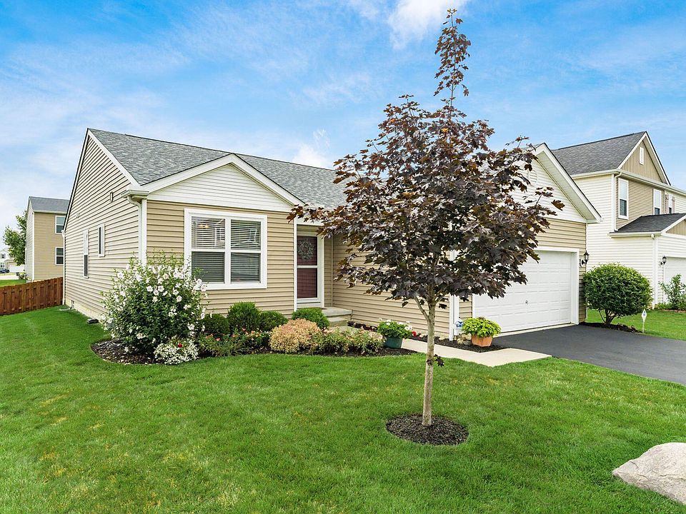 1st image of 350 Glen Crossing Dr