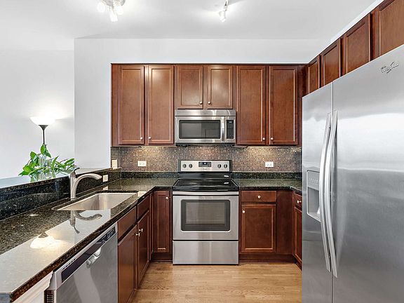 3rd image of 1901 S Calumet Ave Unit 2111