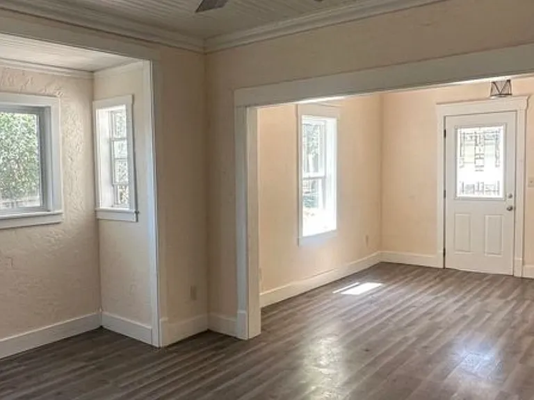 703 4th Ave — Photo 3