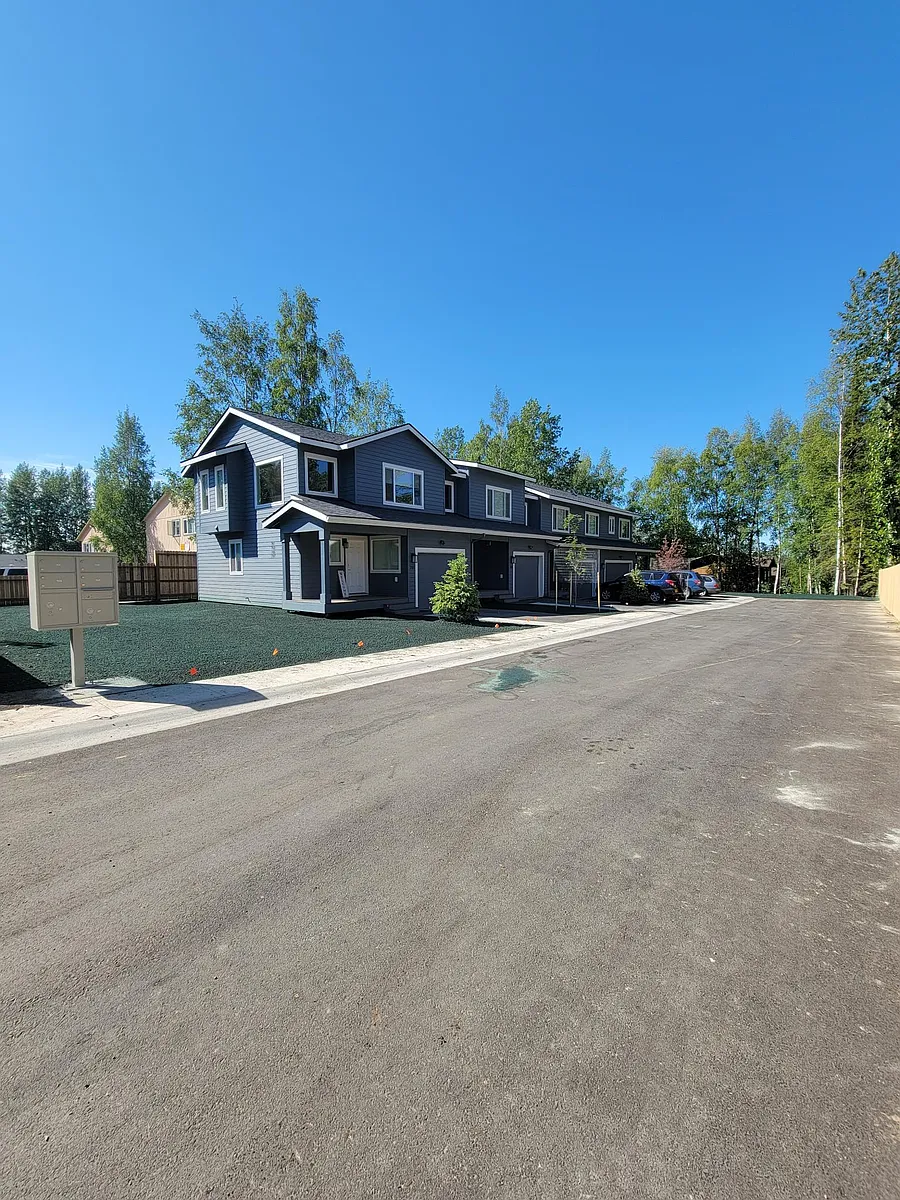 Building Photo - 705 78th Ave