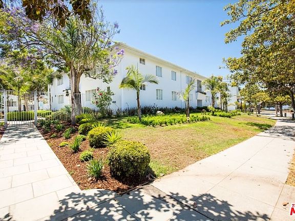 3rd image of 140 San Vicente Blvd #B