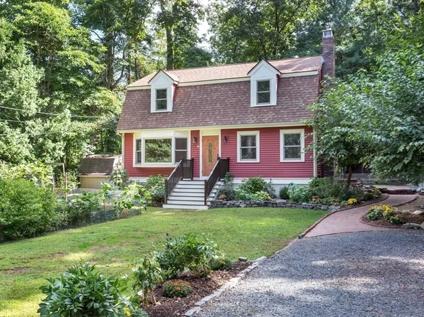 31 Lakeshore Dr, Norfolk, MA 02056