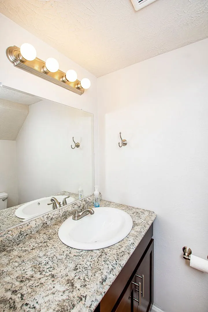 CM 8457 GOV — Photo 1