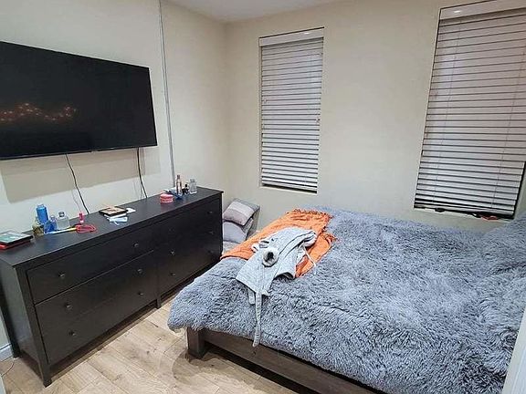 4th image of 1307 42nd St #2F