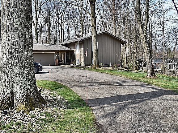 4th image of 8693 Lake Forest Ct