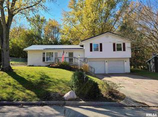 1435 E Sycamore St, Canton, IL 61520