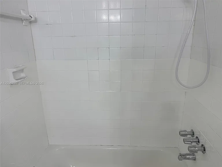4235 N University Dr #202 — Photo 24