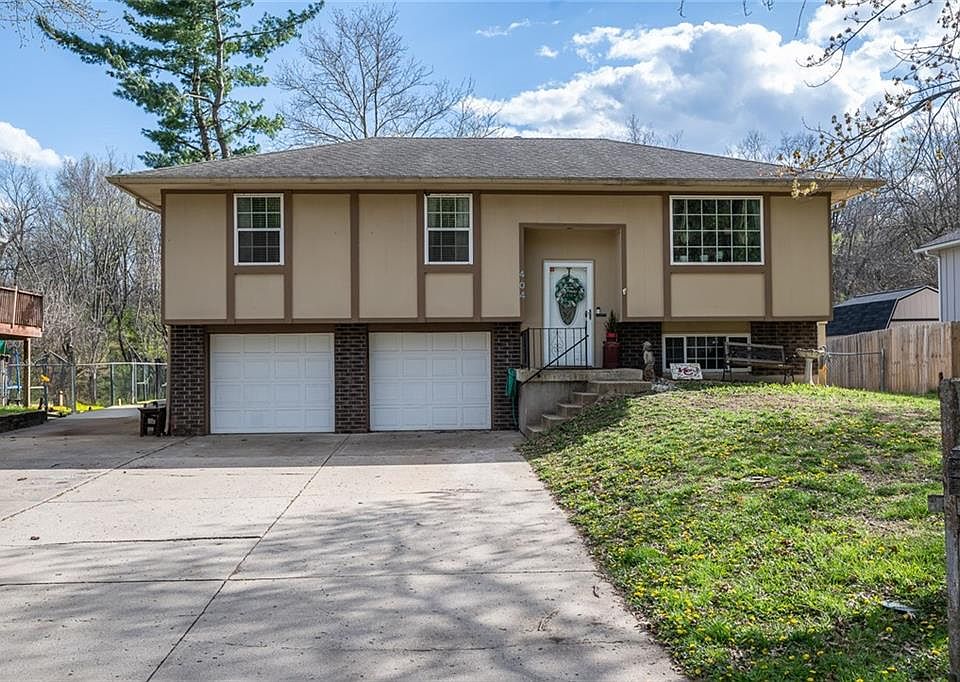 1st image of 404 SE Sandstone Dr